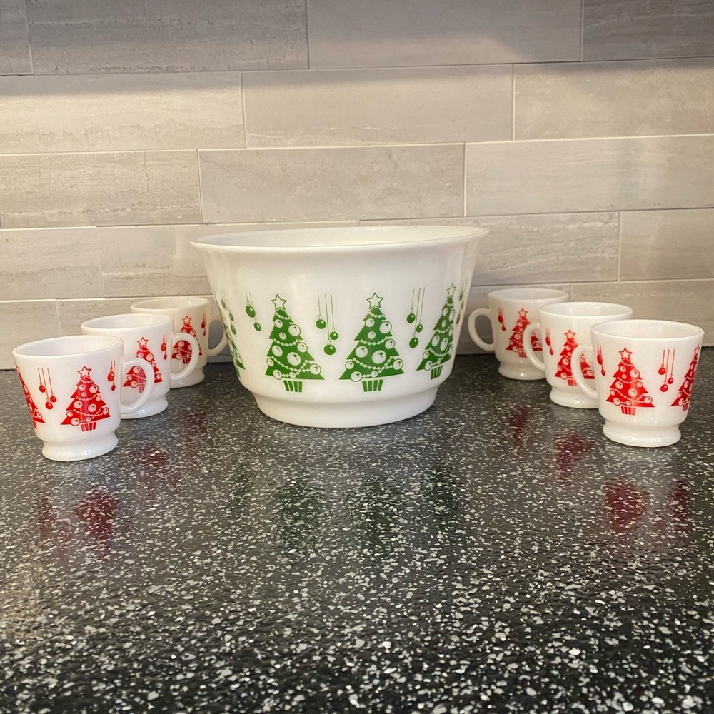 Hazel Atlas vintage holiday punch bowl with 6 mugs